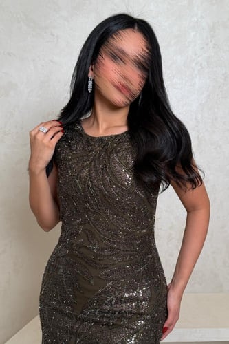 فستان سهرة زيتي غامق مطرز بلمعة ودانتيل فاخر