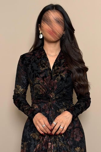 فستان أسود مخملي بتطريز زهور فاخرة