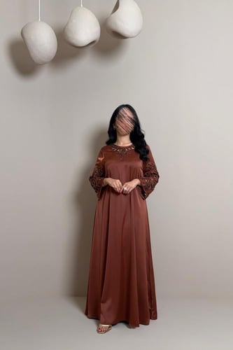 جلابية طوبي بأكمام مطرزة أنيقة