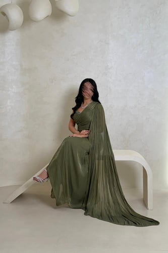 فستان زيتي غامق بكتف واحد وشيفون فاخر