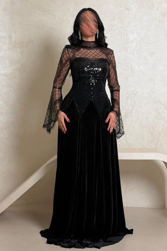 فستان أسود مخملي بتطريز شبكي فاخر
