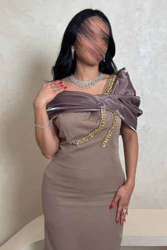 فستان ترابي بتطريز ذهبي فاخر