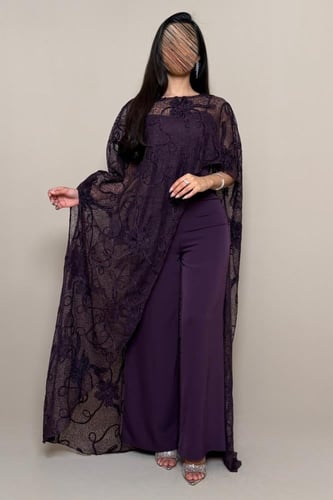 جمبسوت دانتيل انسيابي باللون البنفسجي