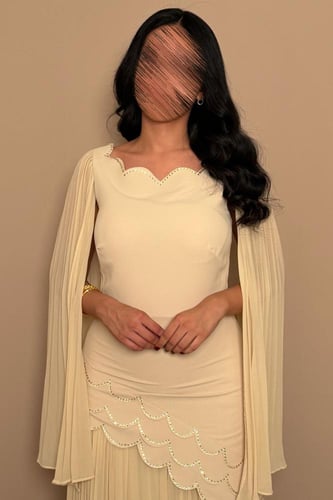 فستان اصفر بتصميم أنثوي ناعم من مليحة