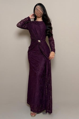 فستان دانتيل بنفسجي بعقدة جانبية