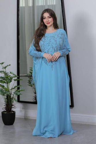 فستان واسع تركواز مزين بالفصوص مع بطانة ساترة