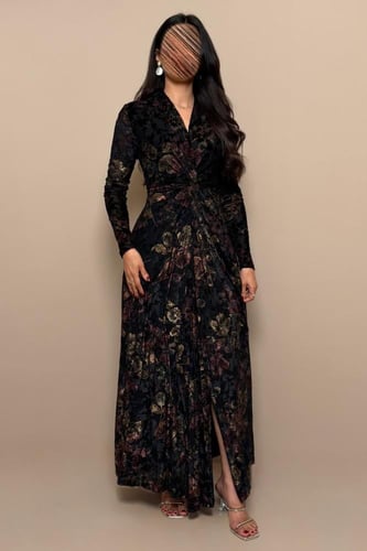 فستان أسود مخملي بتطريز زهور فاخرة