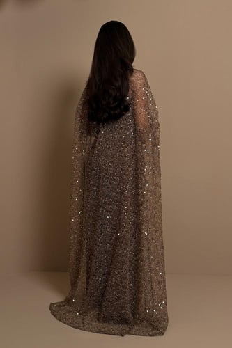 جمبسوت بني غامق بتصميم أنيق مع شال شبكي لامع