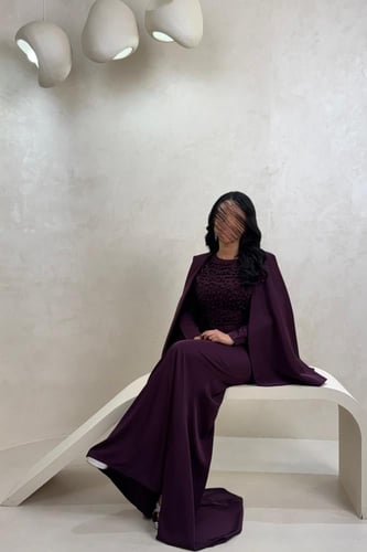 فستان بنفسجي مطرز مع جاكيت أنيق