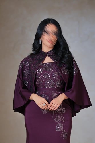 فستان بنفسجي مطرز بقطعة خارجية فاخرة