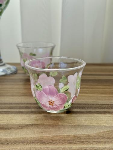 فنجانين قهوة مرسوم يدويًا حسب الطلب