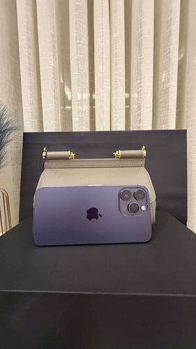 سيسلي مني بيج القفل الحديد