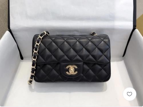 شانيل مني أسود