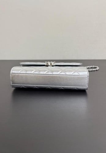 شانيل كلاسيك فلاب فضي