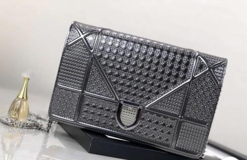 ديور عدة الوان