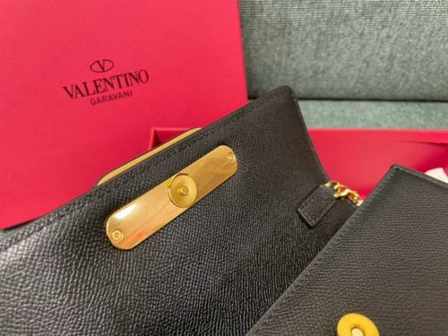 شنطة فالنتينو