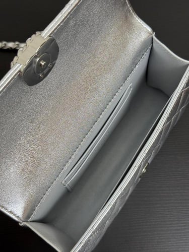 شانيل كلاسيك فلاب فضي