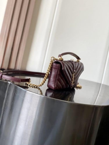 سالوران عنابي