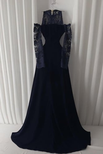 فستان سهرة مخمل كم دانتيل كلوش