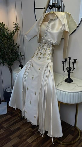 فستان سهرة ميكادو وتل بتطريز كريستال ولؤلؤ فاخر