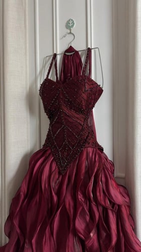 فستان سهره ميكادو المزين بالتطريز اليدوي وكرنكر مز...