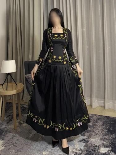 فستان أسود شانطون تطريز كمبيوتر