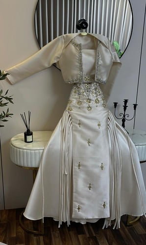 فستان سهرة ميكادو وتل بتطريز كريستال ولؤلؤ فاخر