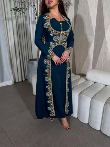 فستان باربي مزين بتطريز ذهبي وفضي وخرز