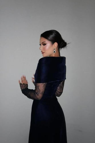 فستان سهرة مخمل على دانتيل لونين