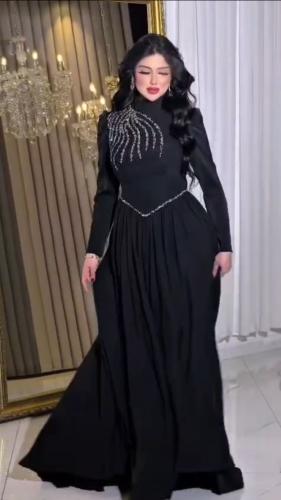 فستان سهرة أسود بأكمام طويله تطريز فضي دقيق