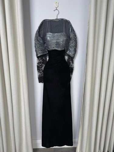 فستان أوف شولدر مخمل مع كرنكل اكمام دانتيل