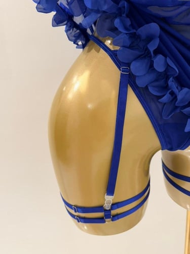 طقم لانجري بيبي دول باللون الأزرق الشفاف مع تطريز...