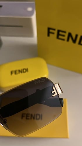 نظاره FENDI