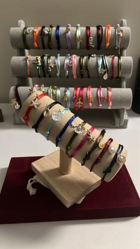 9 اساور +٣ هديه ب80