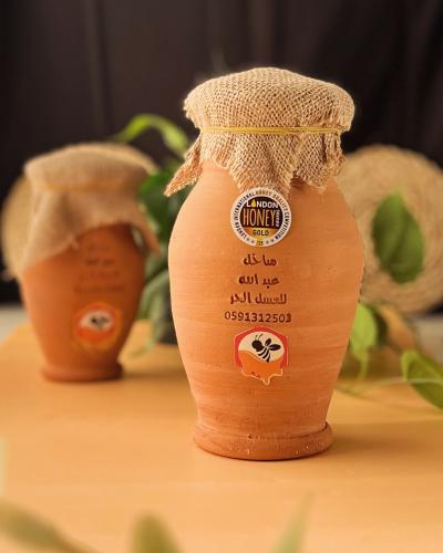 جرة فخار من تربة المدينة المنورة لحفظ العسل 500g .
