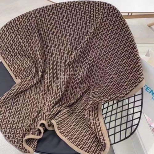 بطانية فندي مع التاق