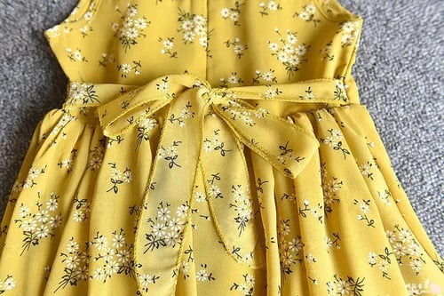 فستان الزهور الأصفر مع قبعه