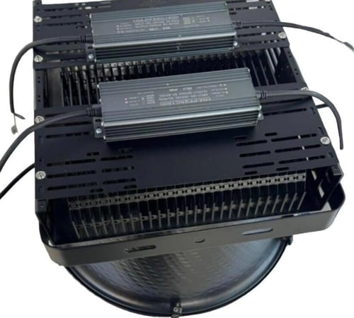 كشاف ملاعب 2000 واط