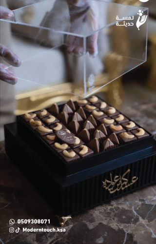 بوكس حلى خشبي بغطاء اكليرك