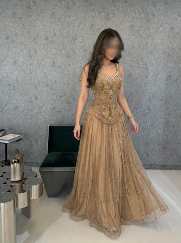 فستان سهرة تول بتطريز ذهبي وخرز شك لامع