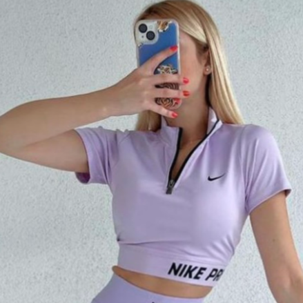 تيشيرت نايك باللون البنفسجي سحاب