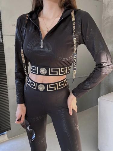 طقم رياضي VERSACE باللون الاسود