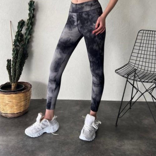 ليقنز رياضي نايك باللون الابيض والاسود