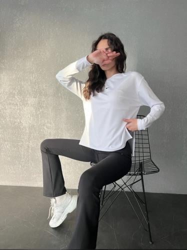 تيشيرت نايك رياضي باللون الابيض كم طويل