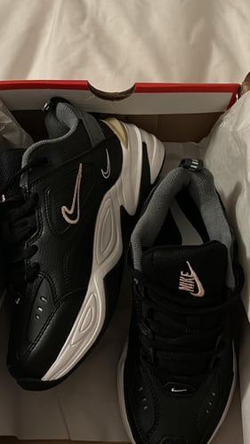 حذاء رياضي نايك لون اسود