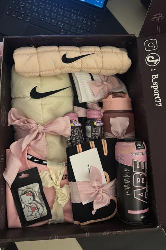 بكج هدية شنطه باللون الوردي