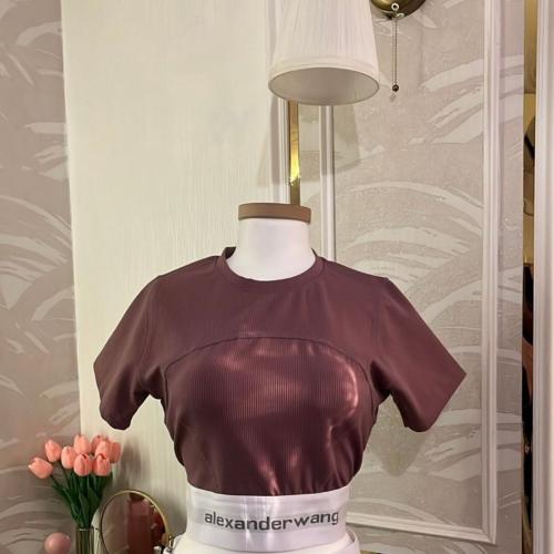 تيشيرت اليكساندر باللون العنابي