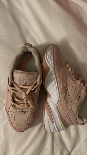 حذاء رياضي نايك لون بيبي بينك