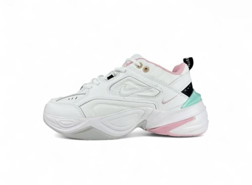 حذاء رياضي نايك باللون الابيض والوردي