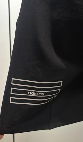 شورت اديداس لون أسود